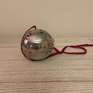 Vintage Silver Plated Hinged snowflake Potpourri Ball Orn